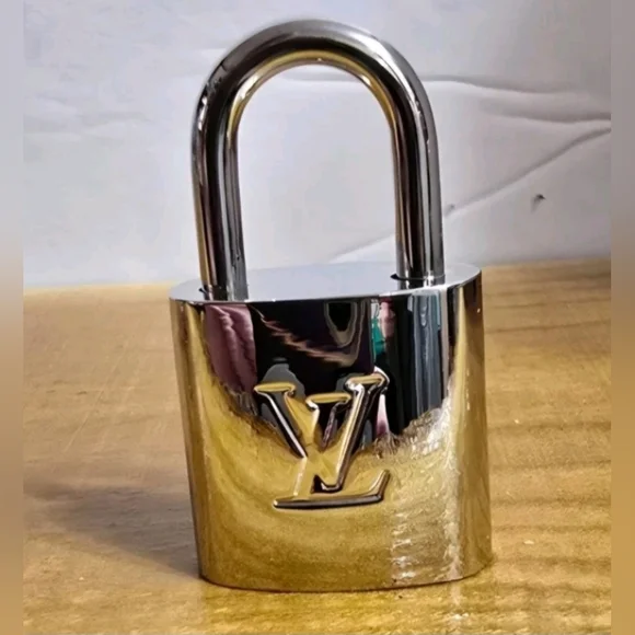 RARE Authentic Louis Vuitton Silver Lock & Key Set #315 (PERSTIN CONDITION ) - Picture 5 of 10